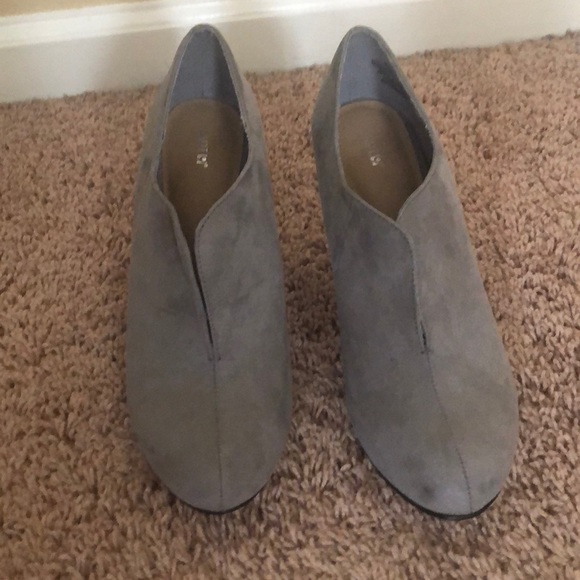 Apt 9  grey bootie with heel - Picture 2 of 4